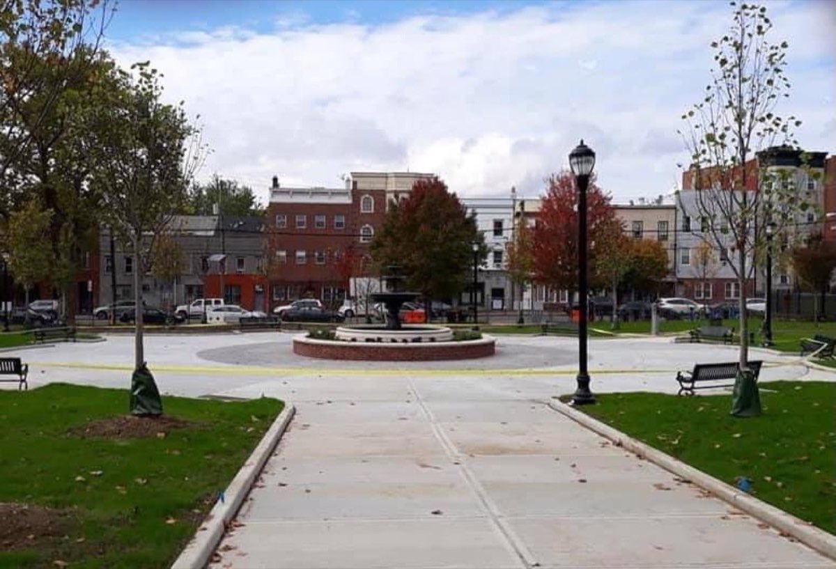 Riverview-Fisk Park: the park fountain surrounded by greenery. Photo from their website.